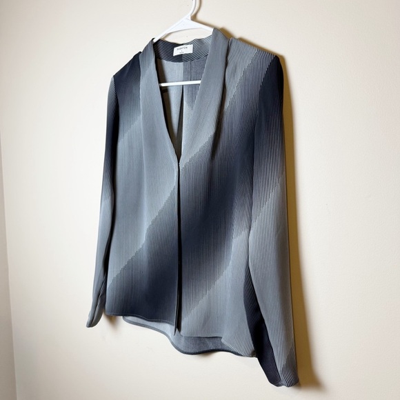 Babaton Gray Pleated Blouse - Picture 2 of 11